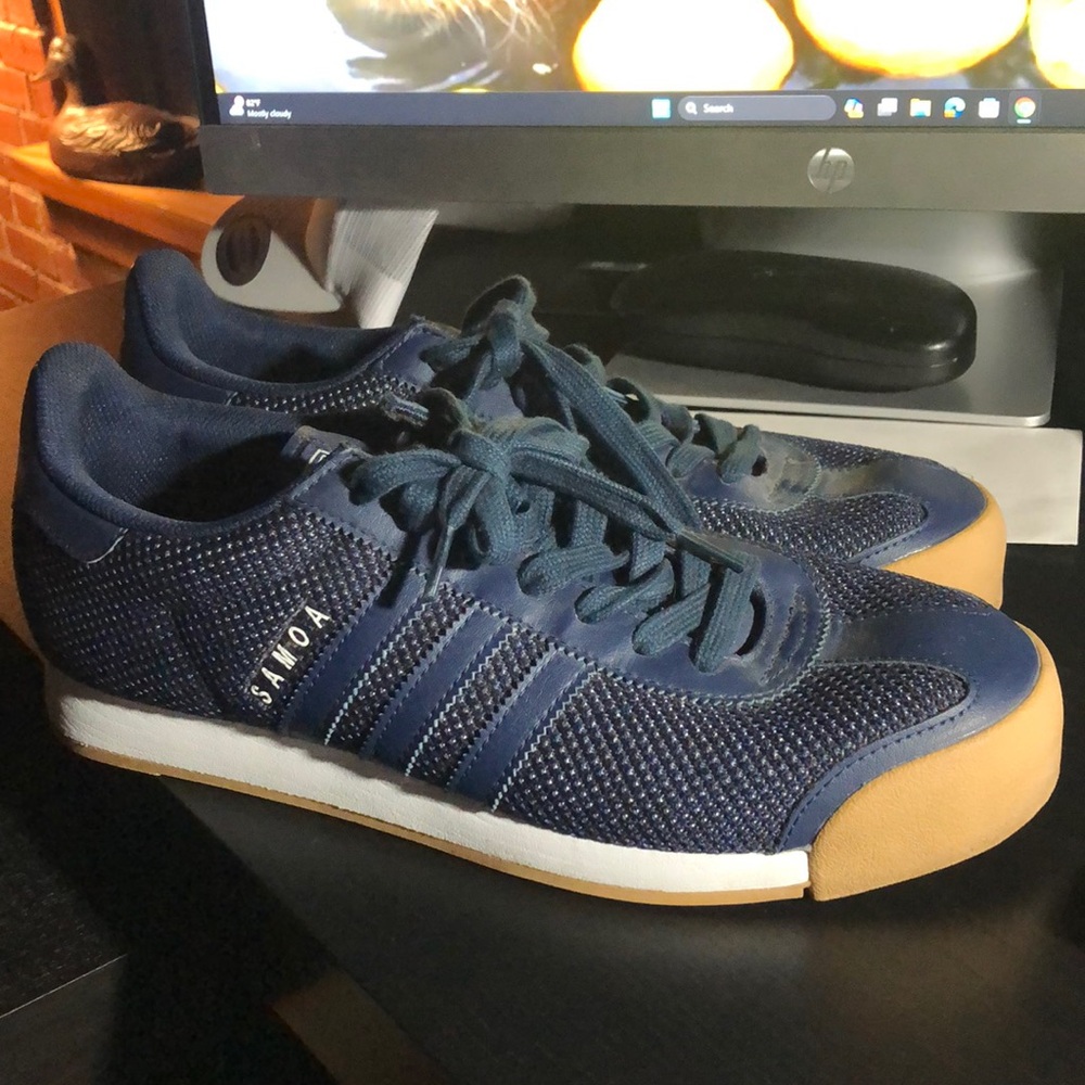 Adidas Samoa Navy Blue PrimeKnit Sz. 10.5